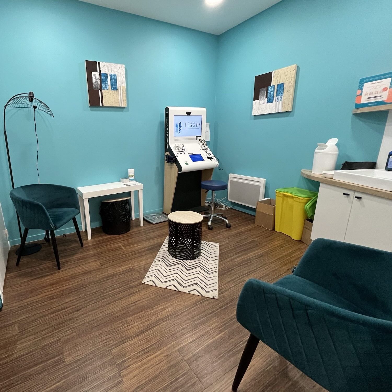 Borne de téléconsultation, Pharmacie Cossé le Vivien à Cossé-le-Vivien, Ahuillé, Quelaines-Saint-Gault